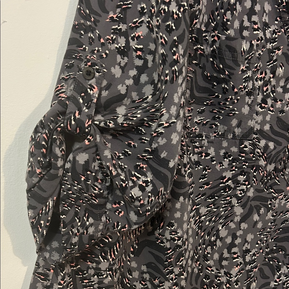 Torrid Black and Gray Patterned Blouse - Picture 7 of 8